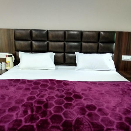 Morena Oyo 60976 Hotel Shree Ji מראה חיצוני תמונה