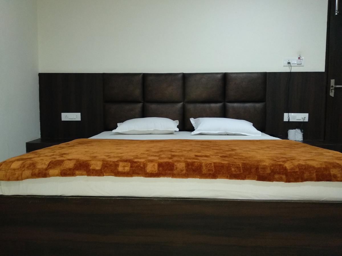 Morena Oyo 60976 Hotel Shree Ji מראה חיצוני תמונה
